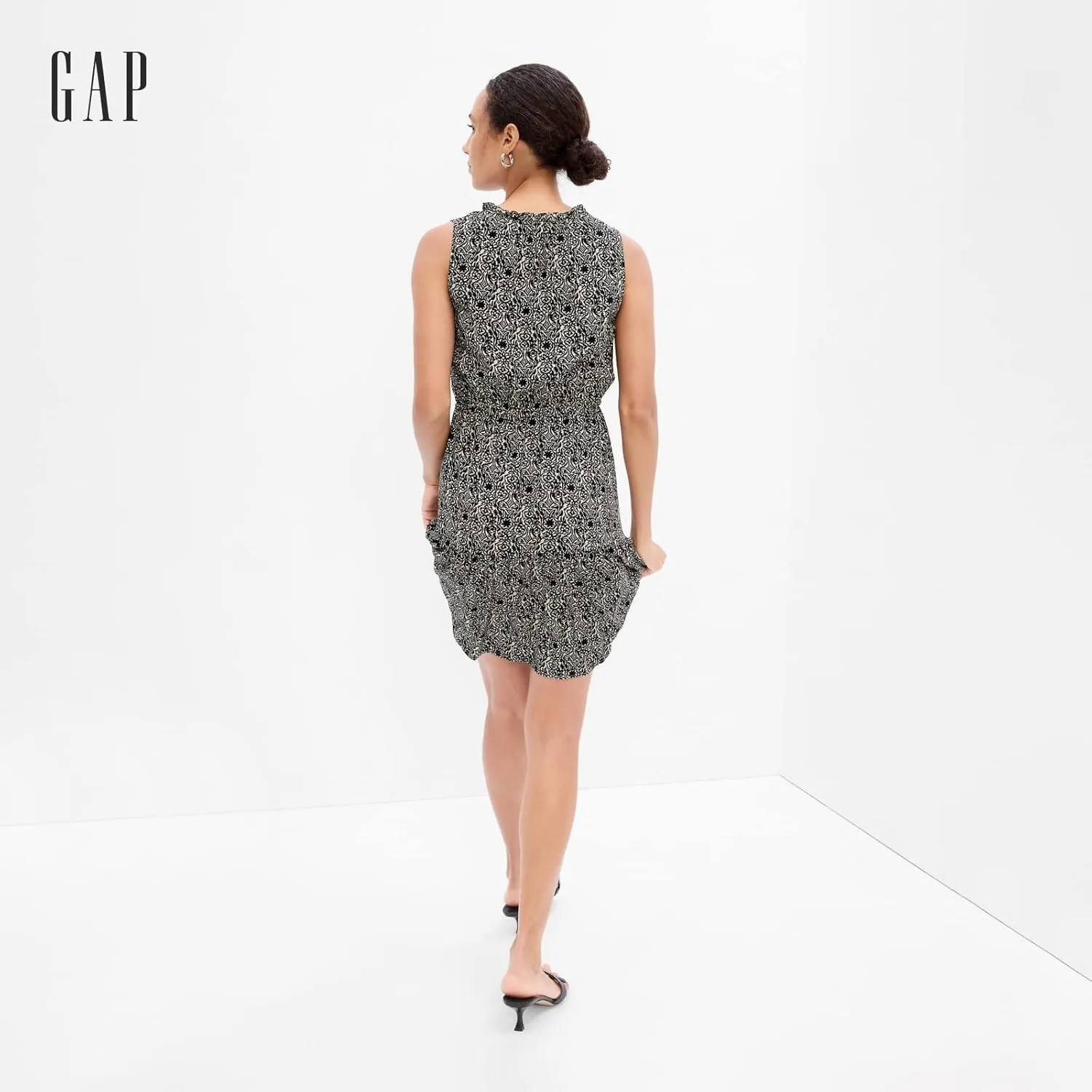 GAP Women's Sleeveless Split Neck Dress